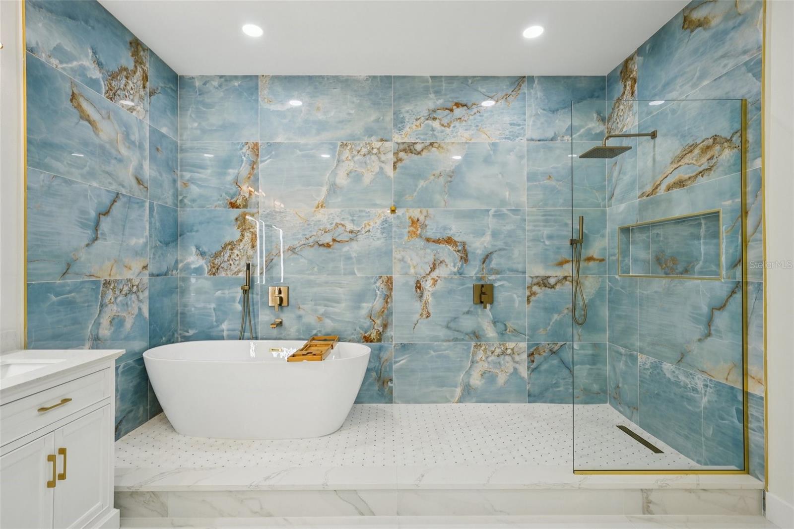 HIGHLAND MANOR - Residential