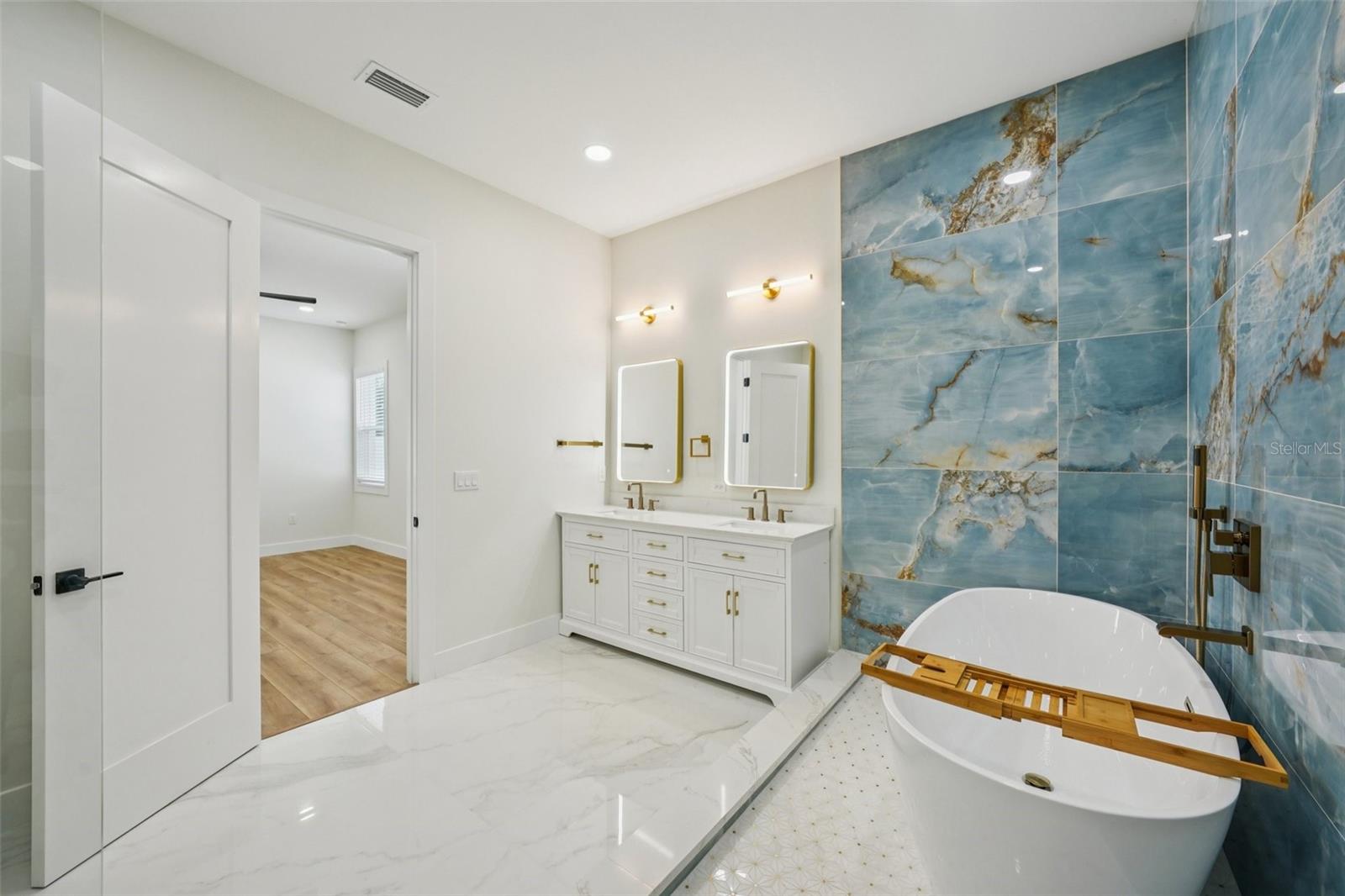 HIGHLAND MANOR - Residential