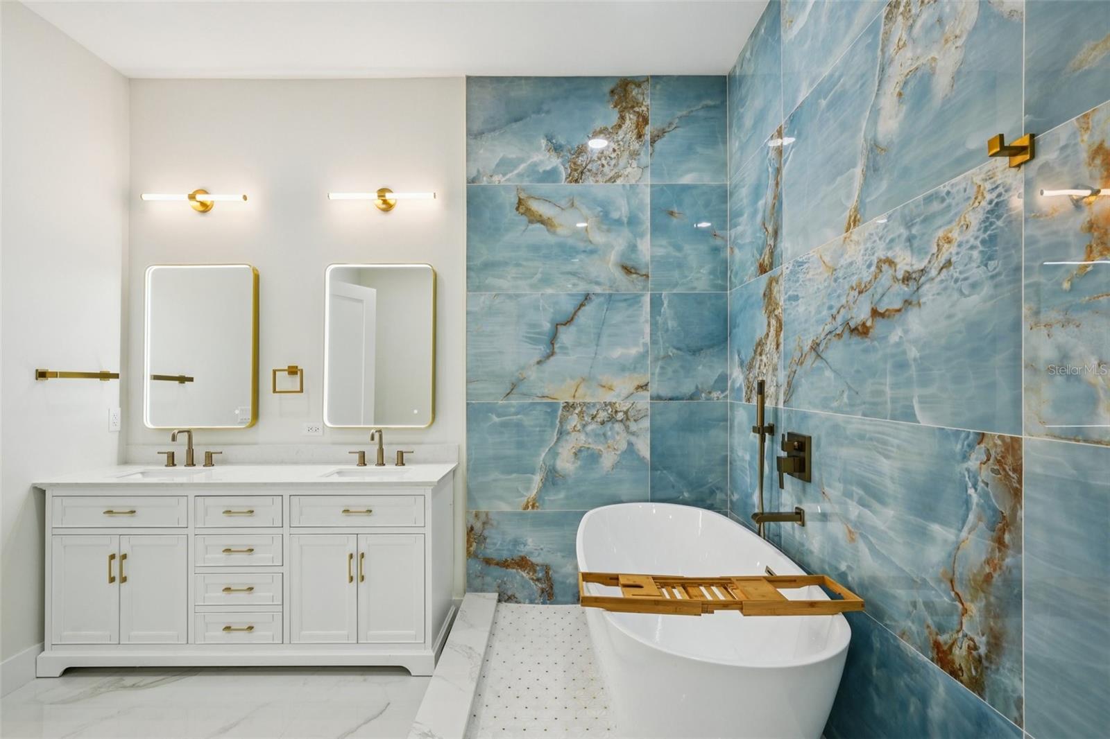 HIGHLAND MANOR - Residential