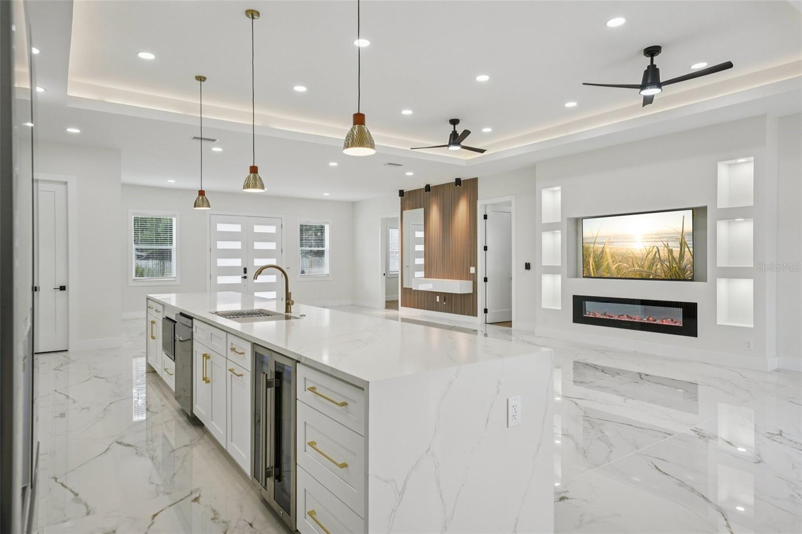 HIGHLAND MANOR - Residential