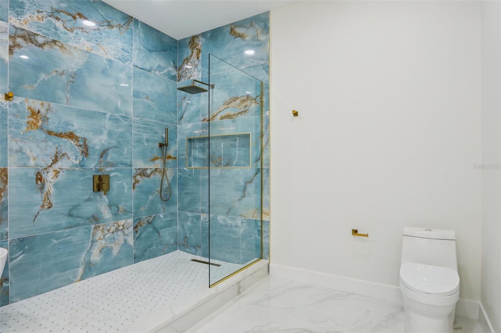 HIGHLAND MANOR - Residential