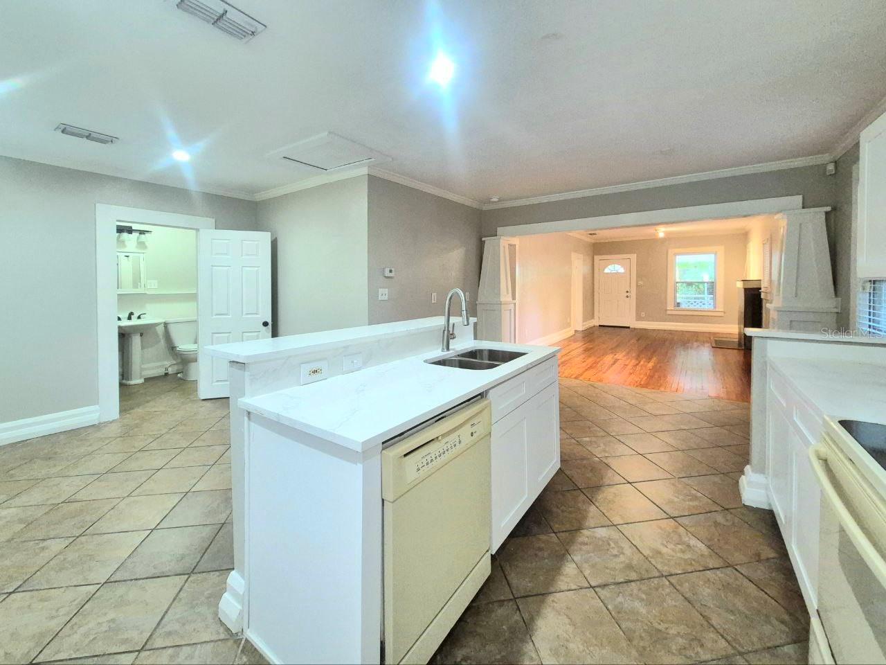 LYONS - Residential Lease