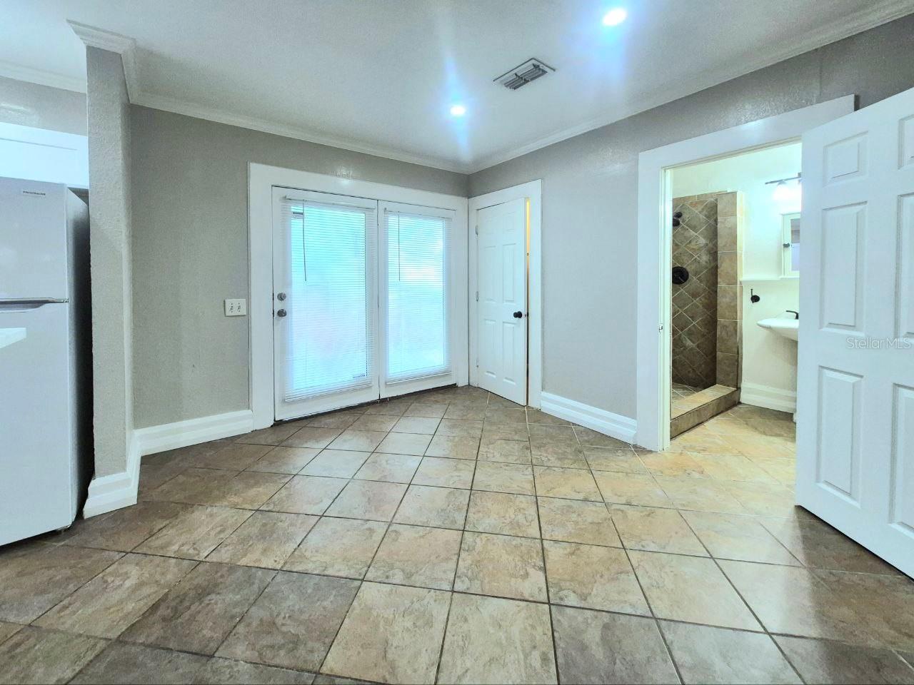 LYONS - Residential Lease