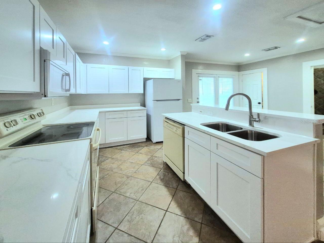 LYONS - Residential Lease