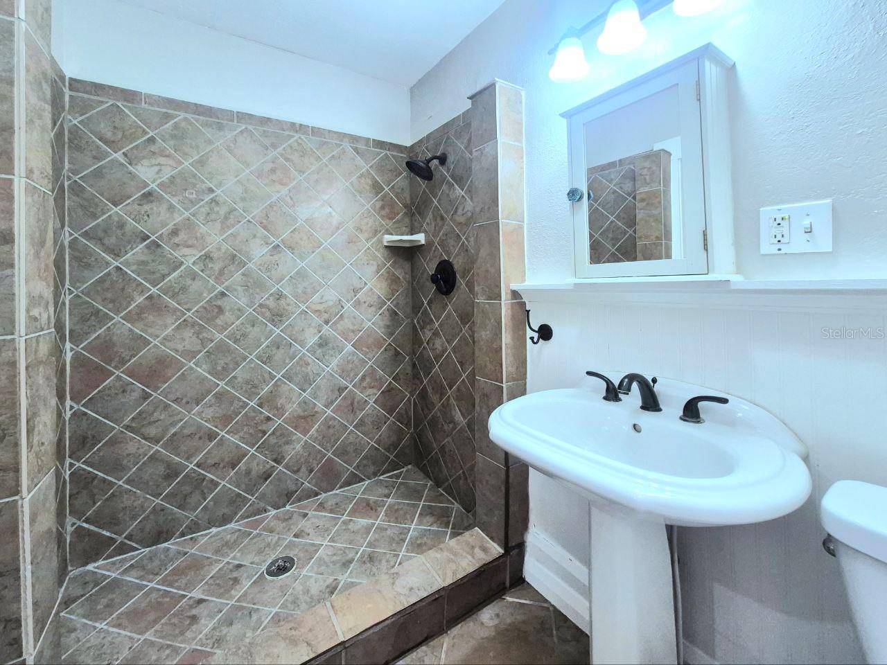 LYONS - Residential Lease