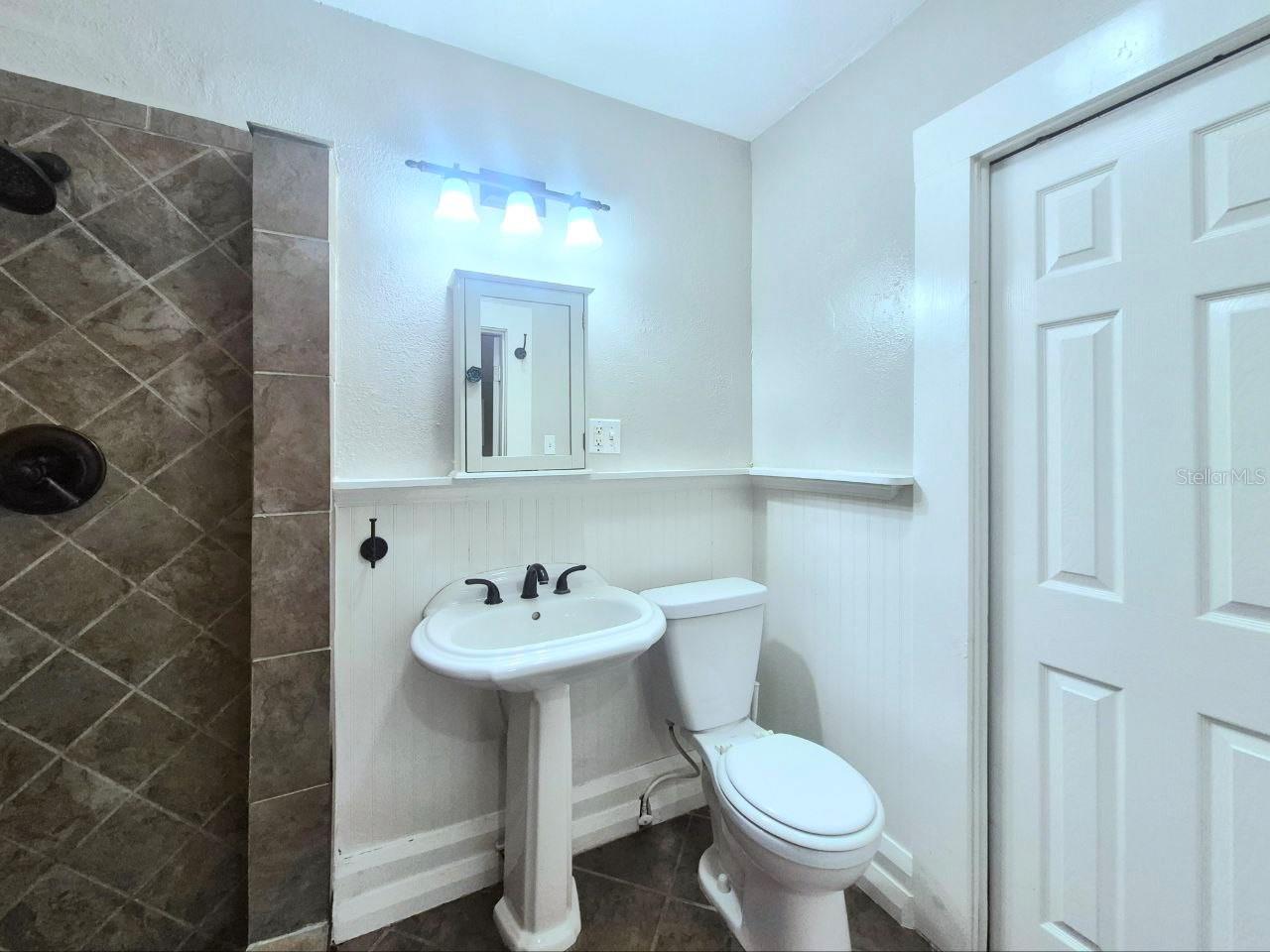 LYONS - Residential Lease