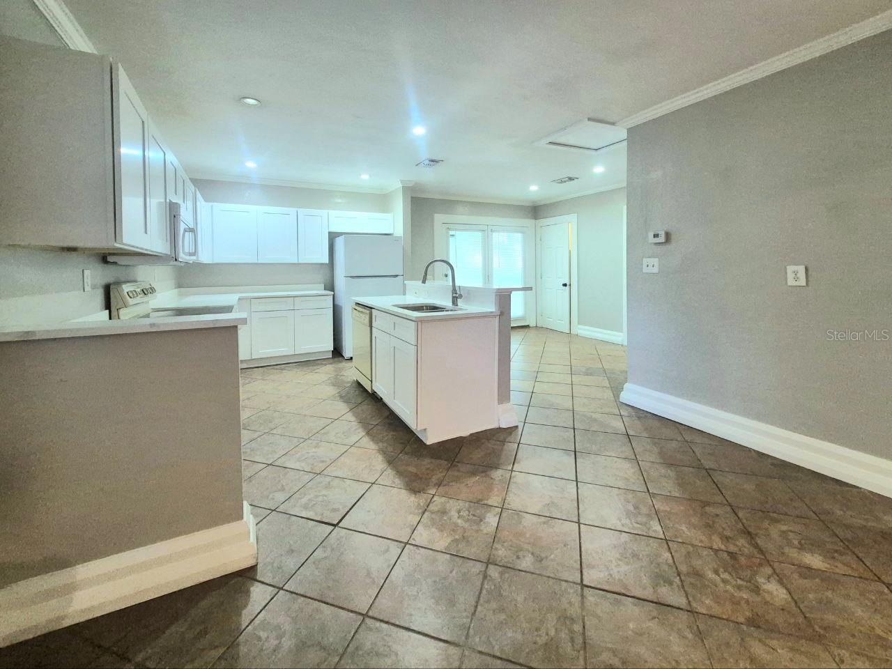 LYONS - Residential Lease