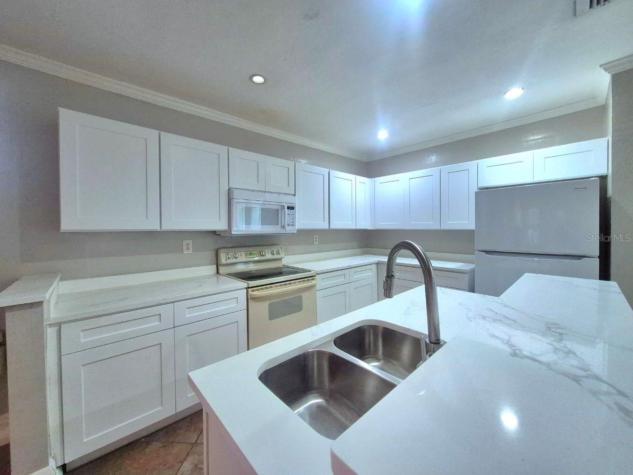 LYONS - Residential Lease