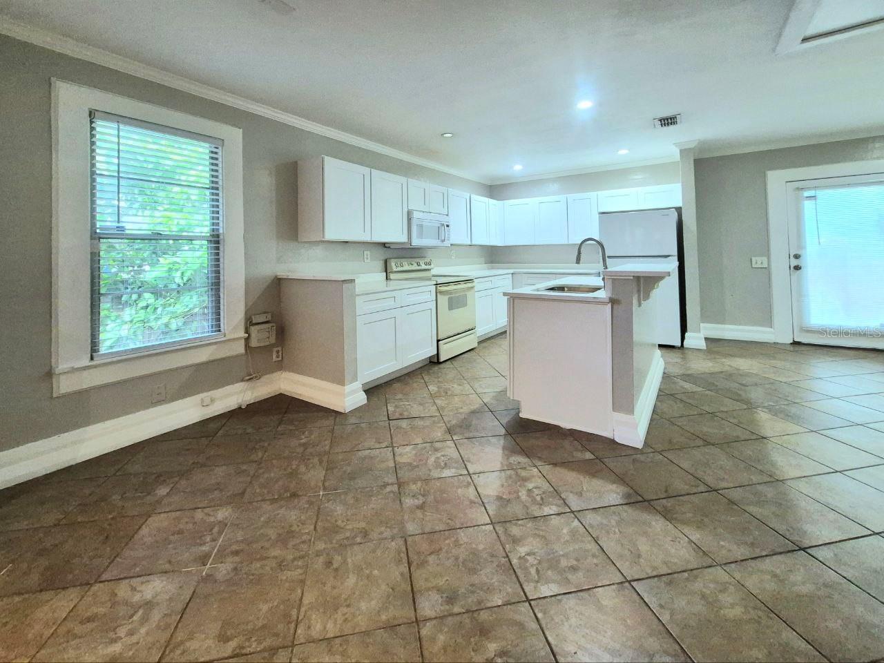 LYONS - Residential Lease