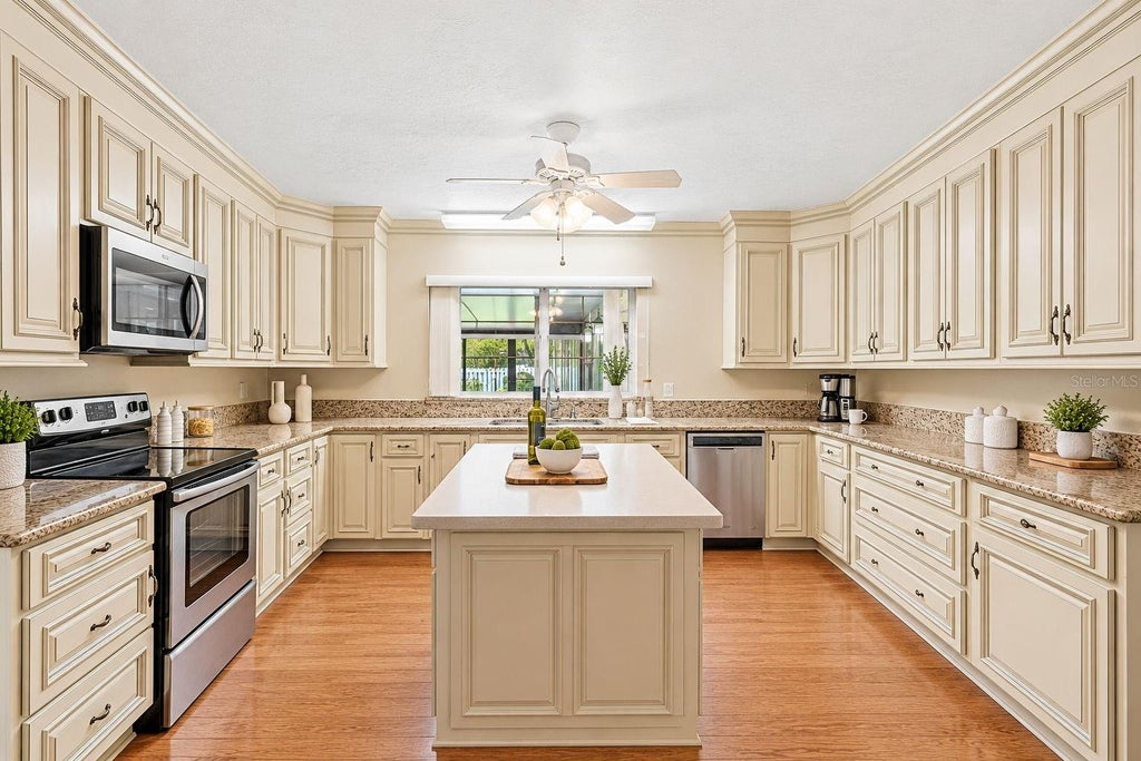 Photo of 1212 NW 39th Street, Gainesville, FL 32605 (MLS # GC544320)