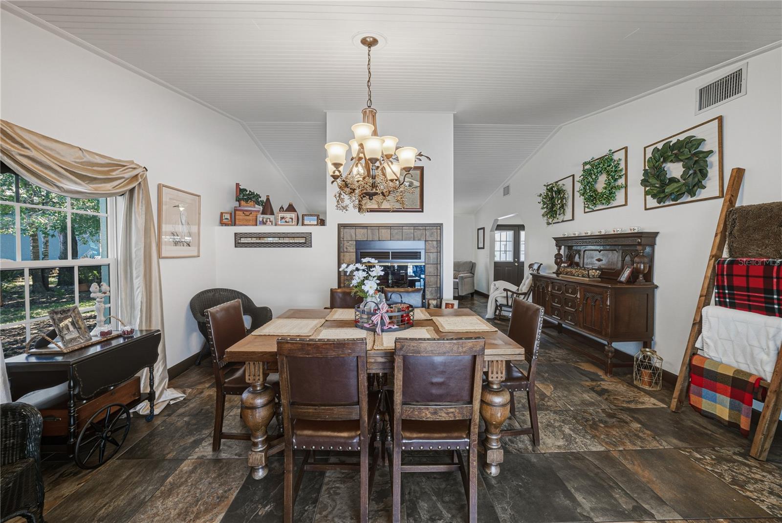 COUNTRY OAKS ESTATES - Residential