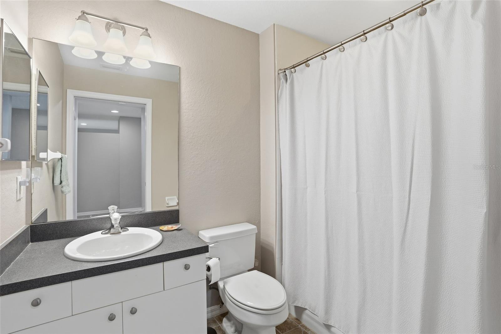LAKES EDGE AT DEEP CREEK BLDG 02 - Residential