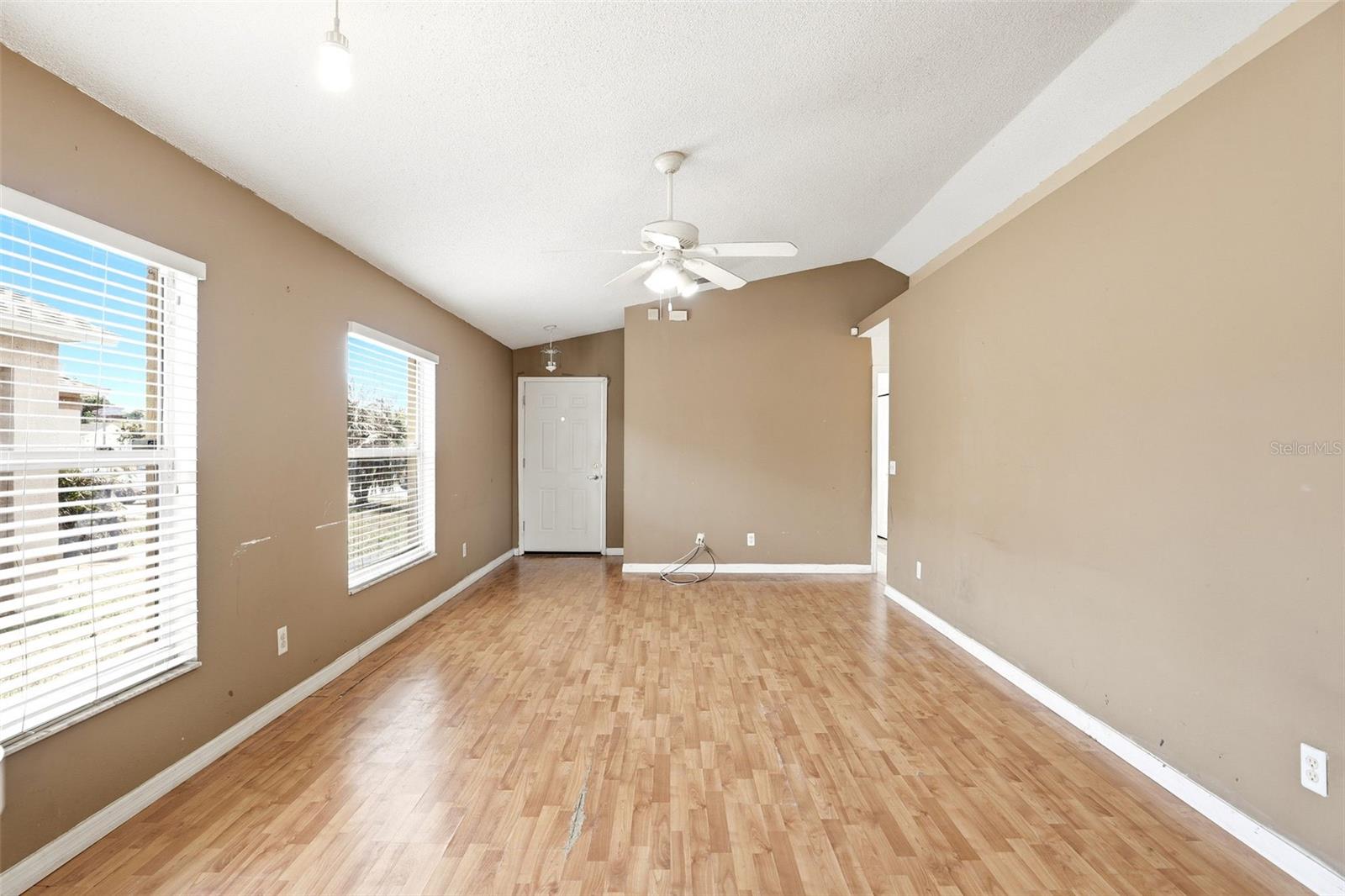 VALENCIA GREENS - Residential