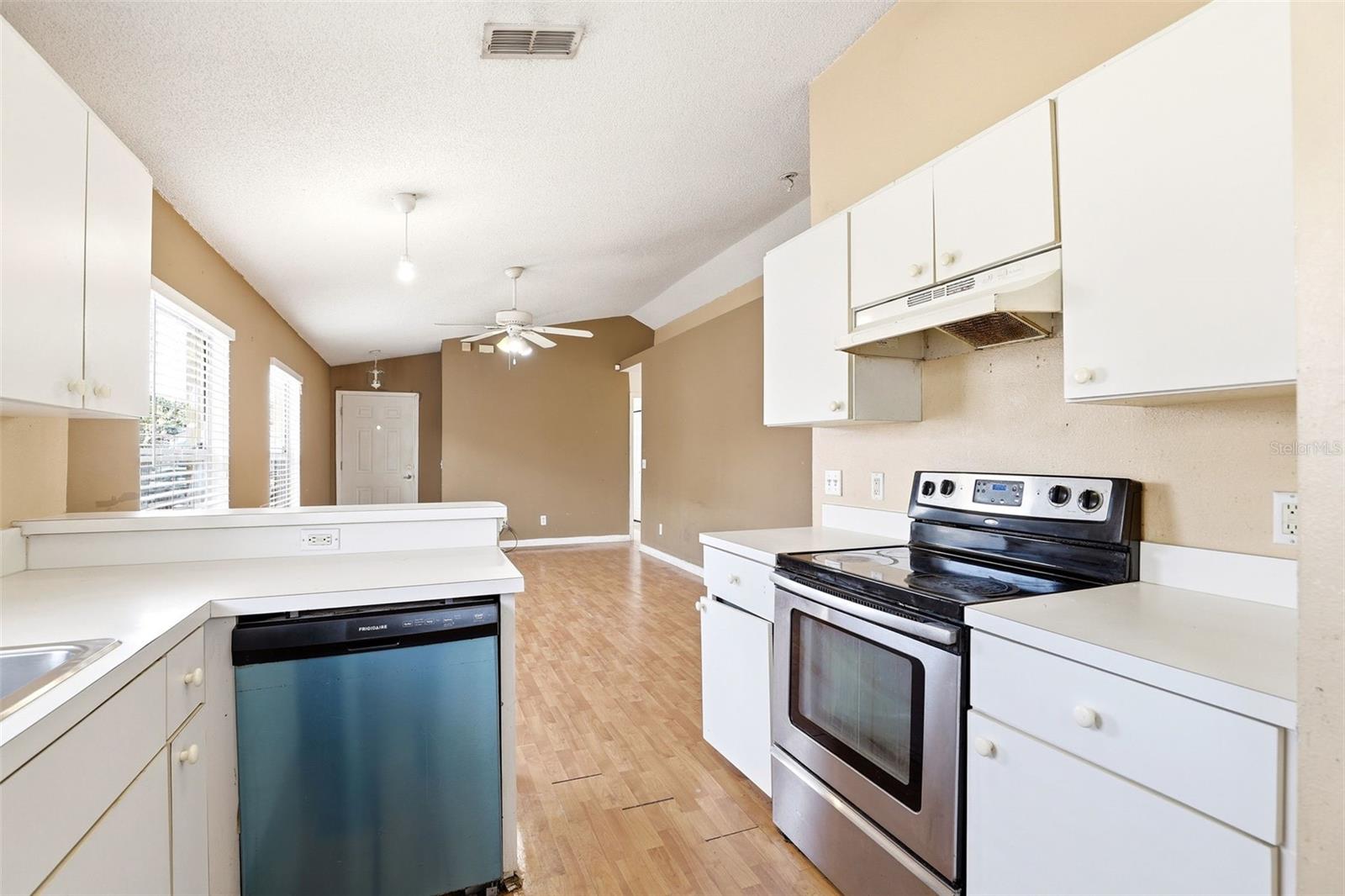VALENCIA GREENS - Residential