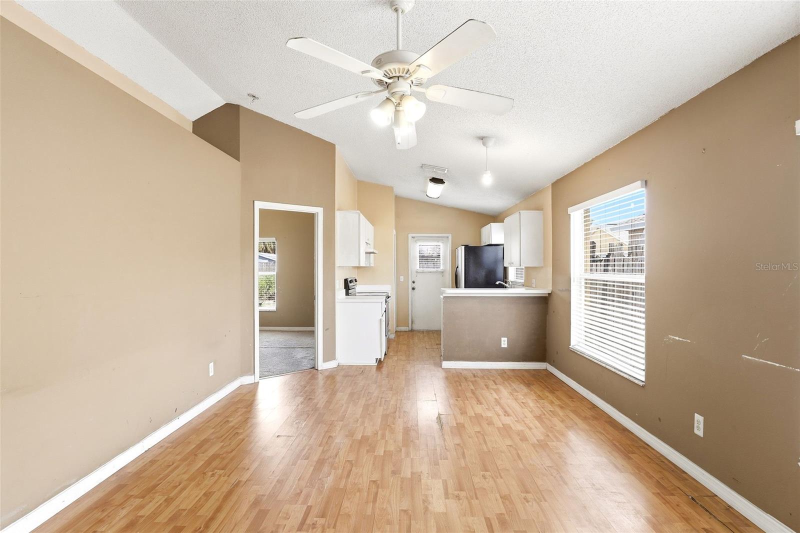 VALENCIA GREENS - Residential