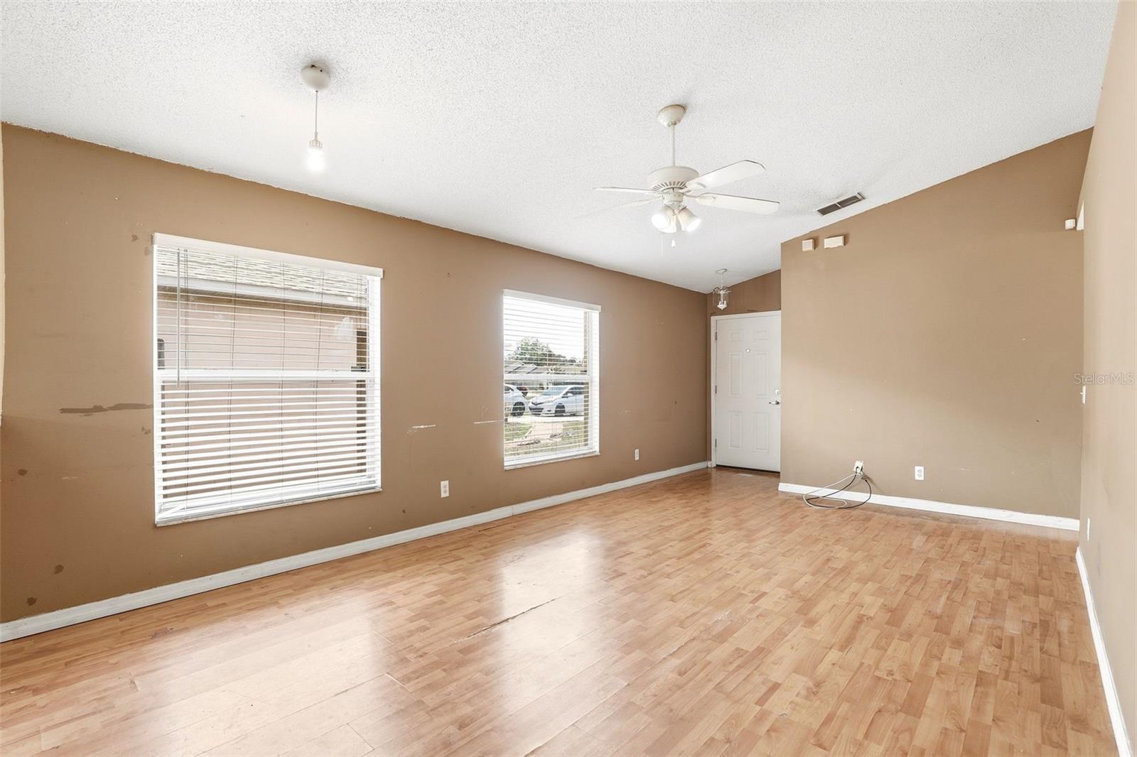 VALENCIA GREENS - Residential
