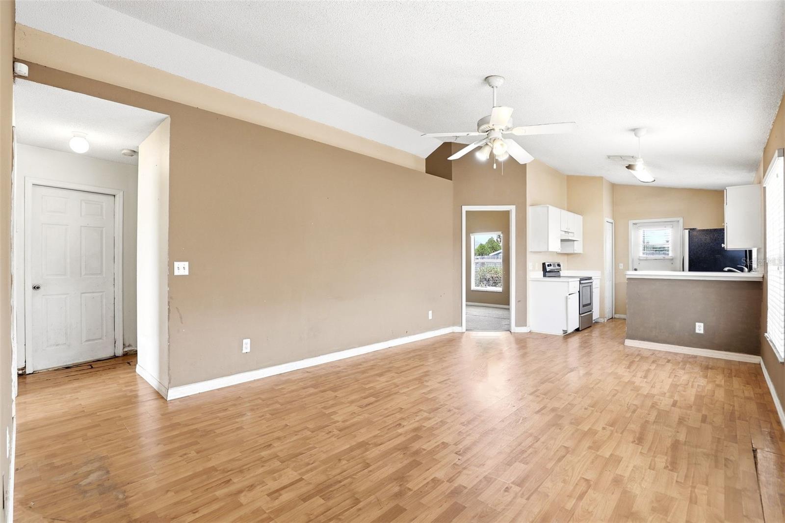 VALENCIA GREENS - Residential