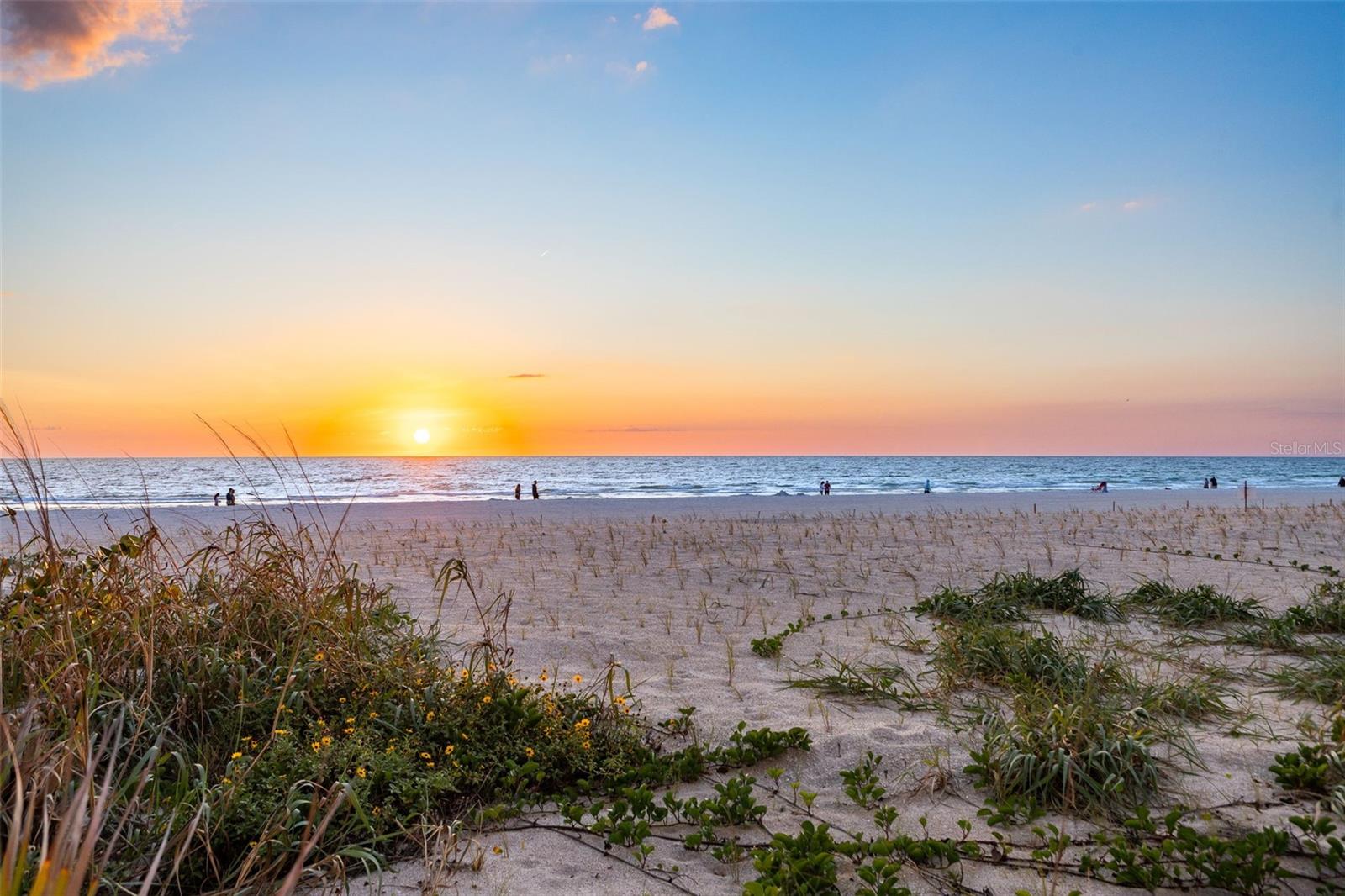 REFLECTIONS ON THE GULF CONDO - Residential
