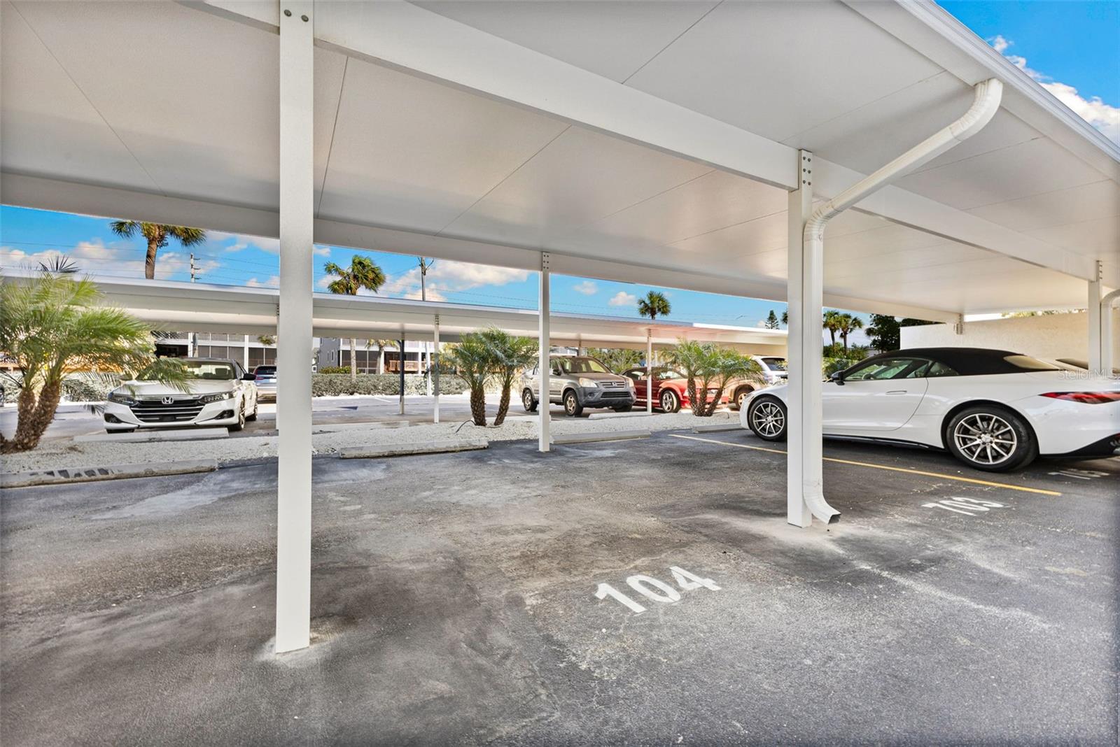 REFLECTIONS ON THE GULF CONDO - Residential