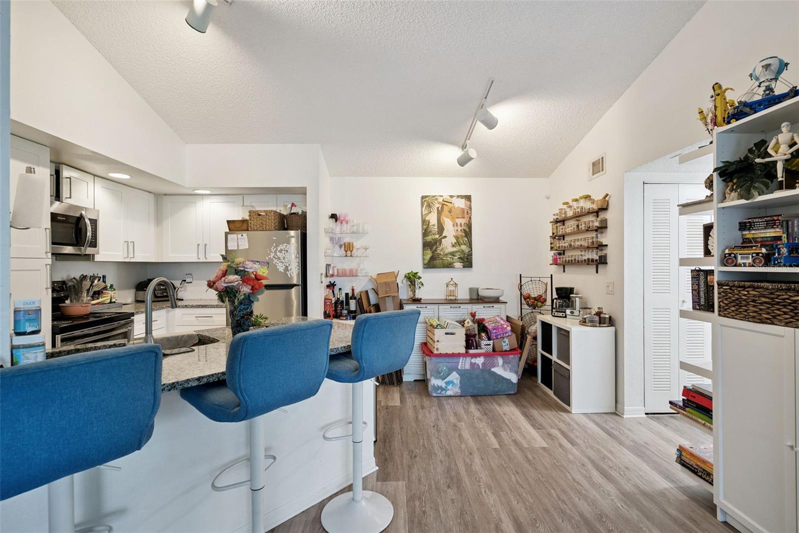 VENETIAN PLACE - Residential