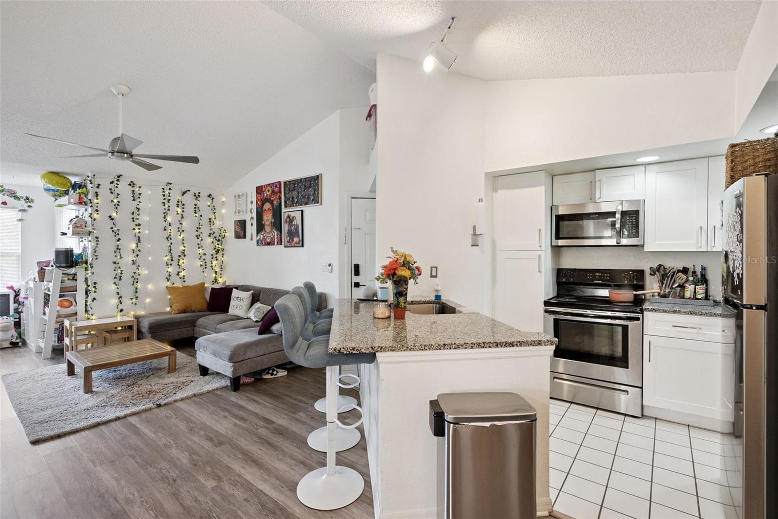 VENETIAN PLACE - Residential