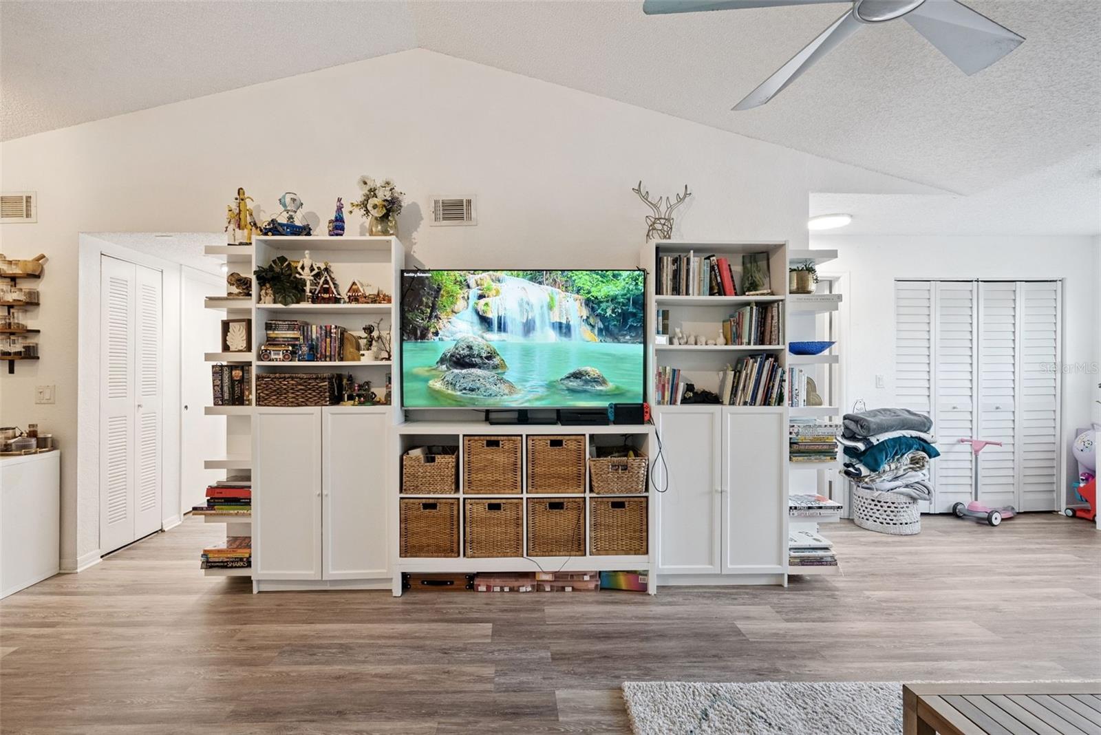 VENETIAN PLACE - Residential