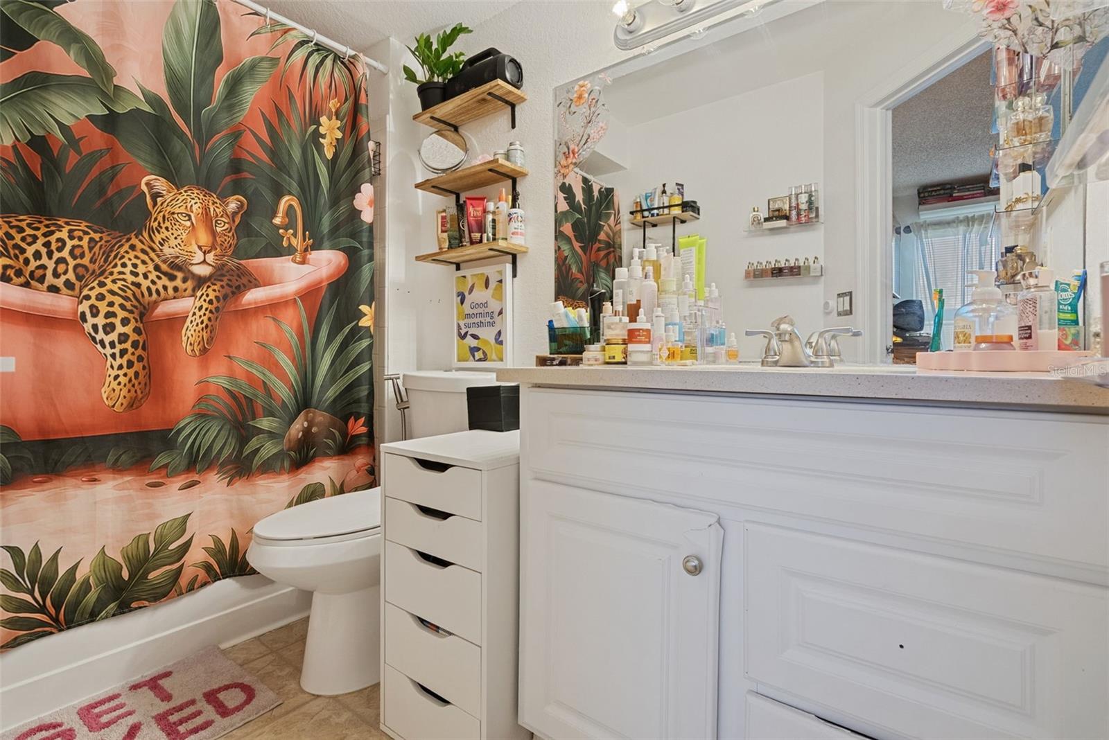 VENETIAN PLACE - Residential