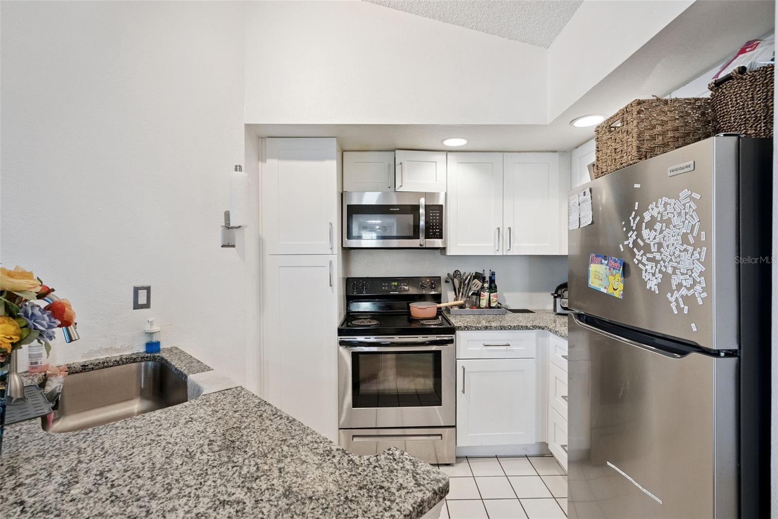 VENETIAN PLACE - Residential