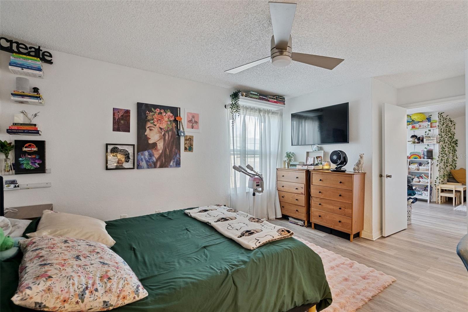 VENETIAN PLACE - Residential