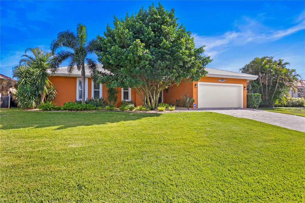 Photo of 1960 Montana Avenue NE, St Petersburg, FL 33703 (MLS # TB8383253)