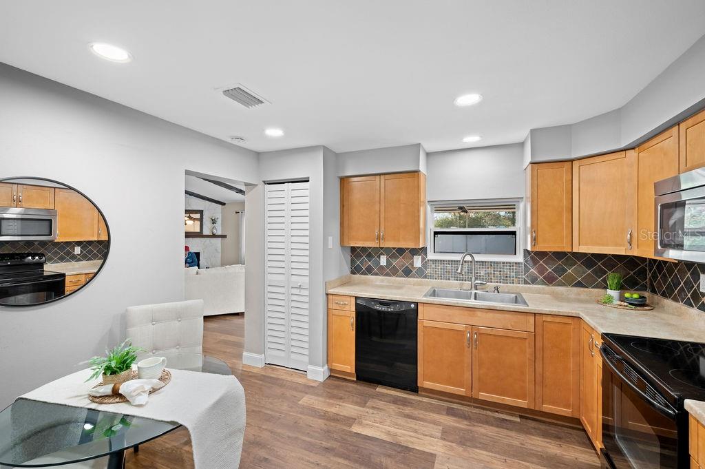 LAKE SARASOTA - Residential