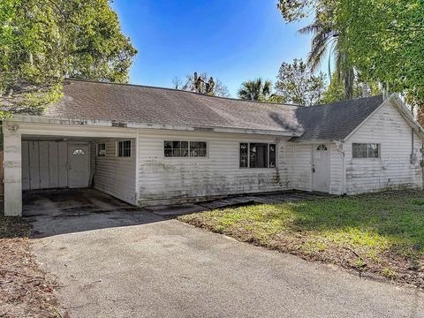 Photo of 106 E Rosehill Avenue, Deland, FL 32724 (MLS # O6385885)