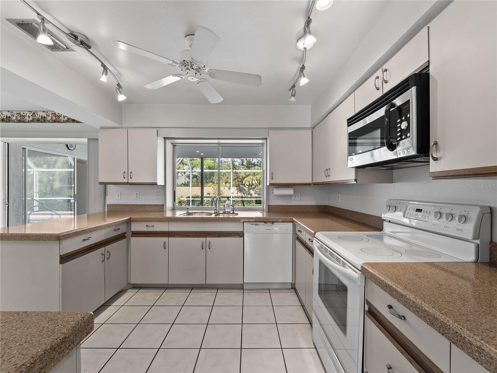 SOUTHBAY YACHT & RACQUET CLUB - Residential