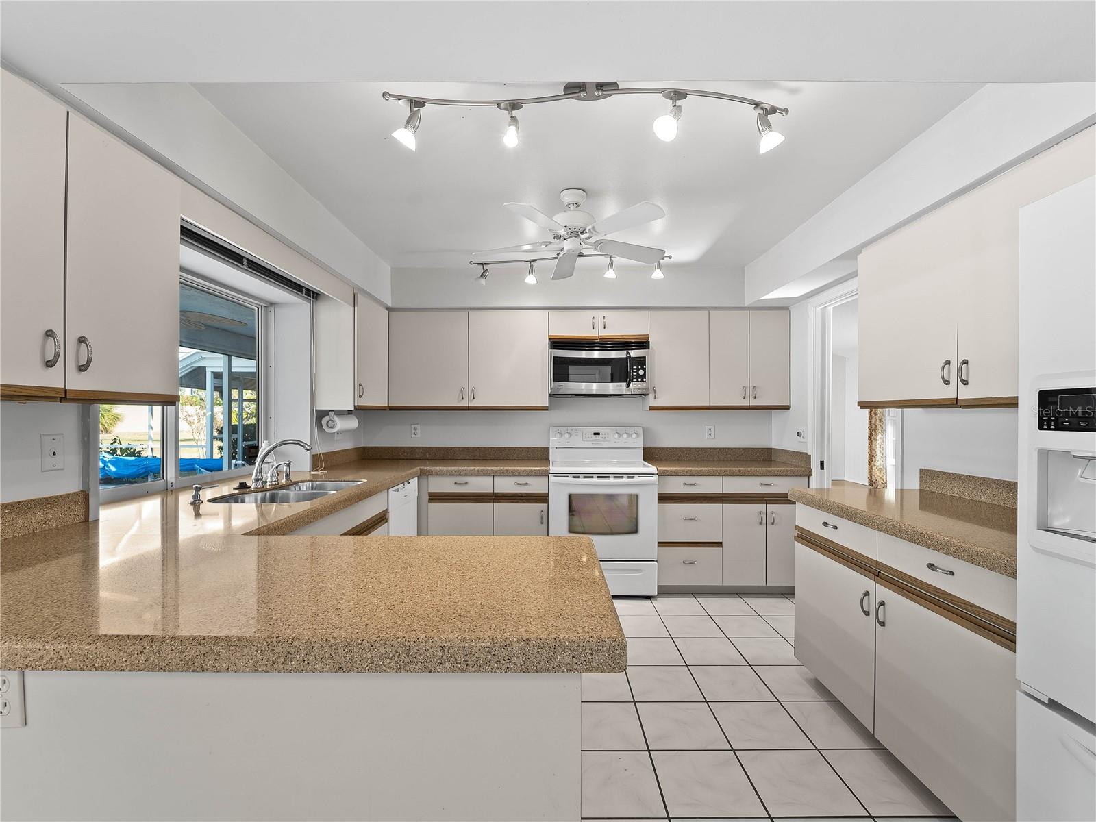 SOUTHBAY YACHT & RACQUET CLUB - Residential