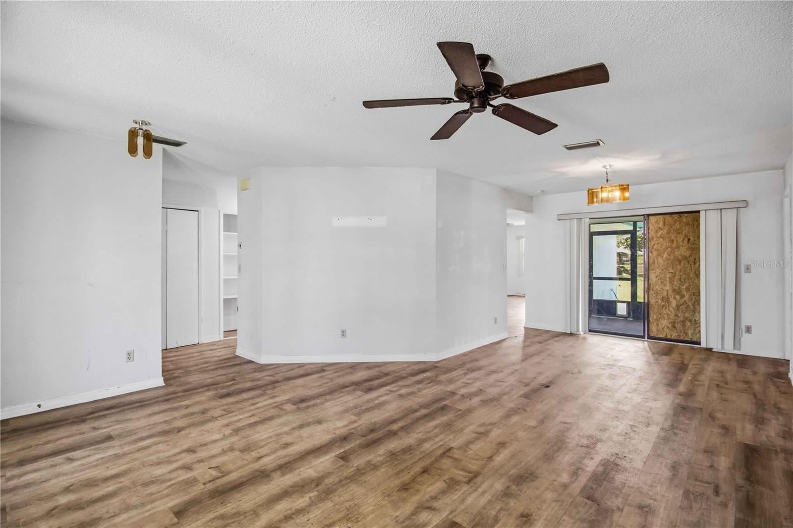 TOWN & COUNTRY ESTATES - Residential