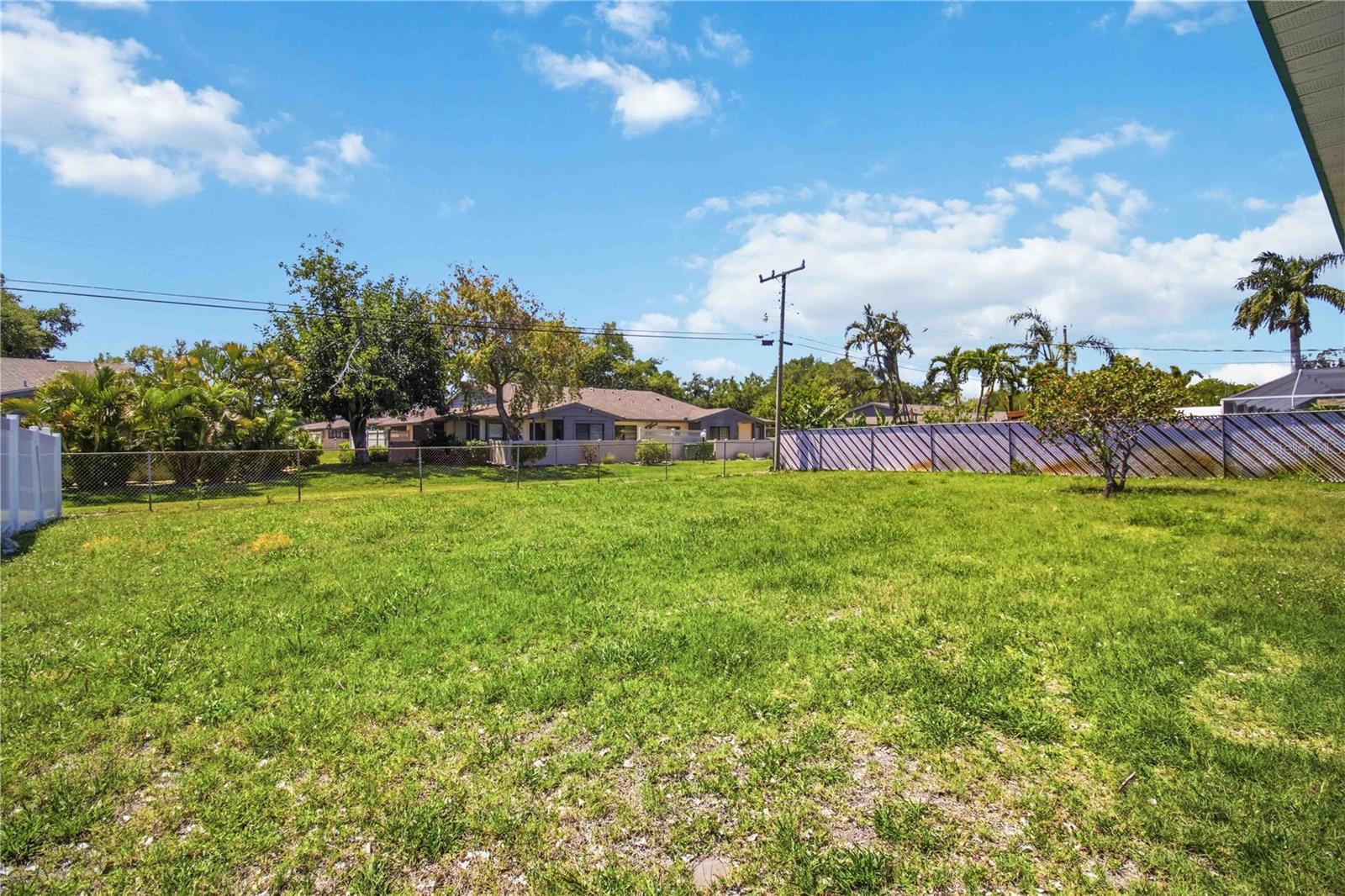 TOWN & COUNTRY ESTATES - Residential