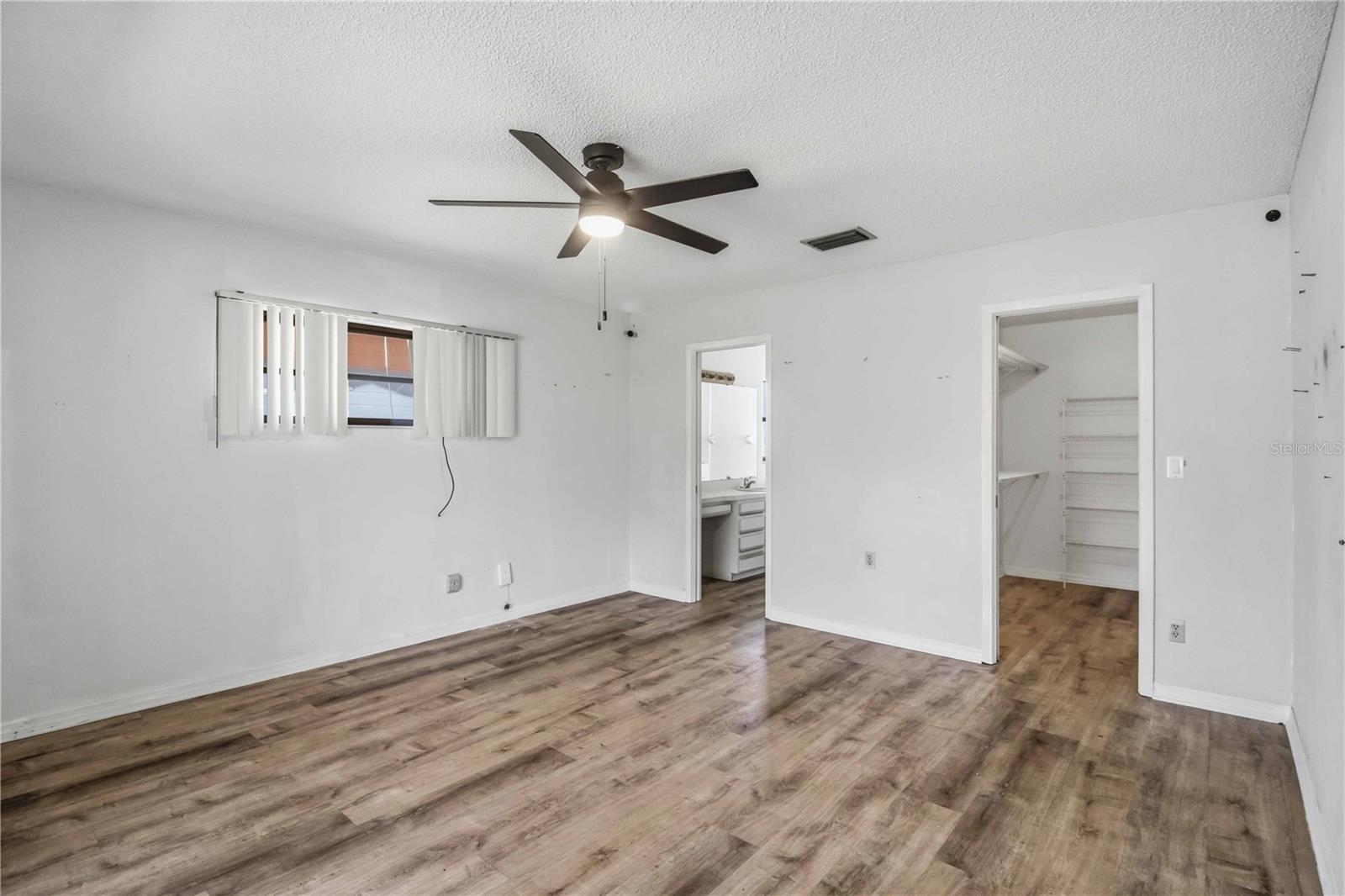 TOWN & COUNTRY ESTATES - Residential