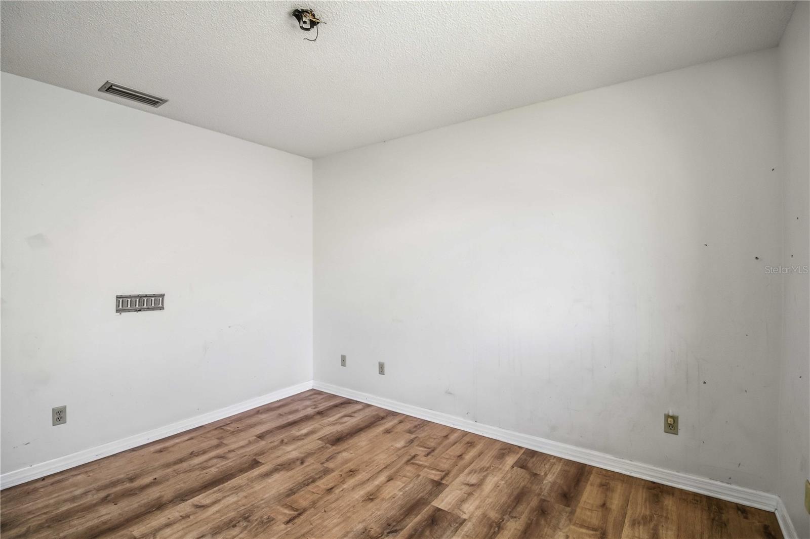 TOWN & COUNTRY ESTATES - Residential