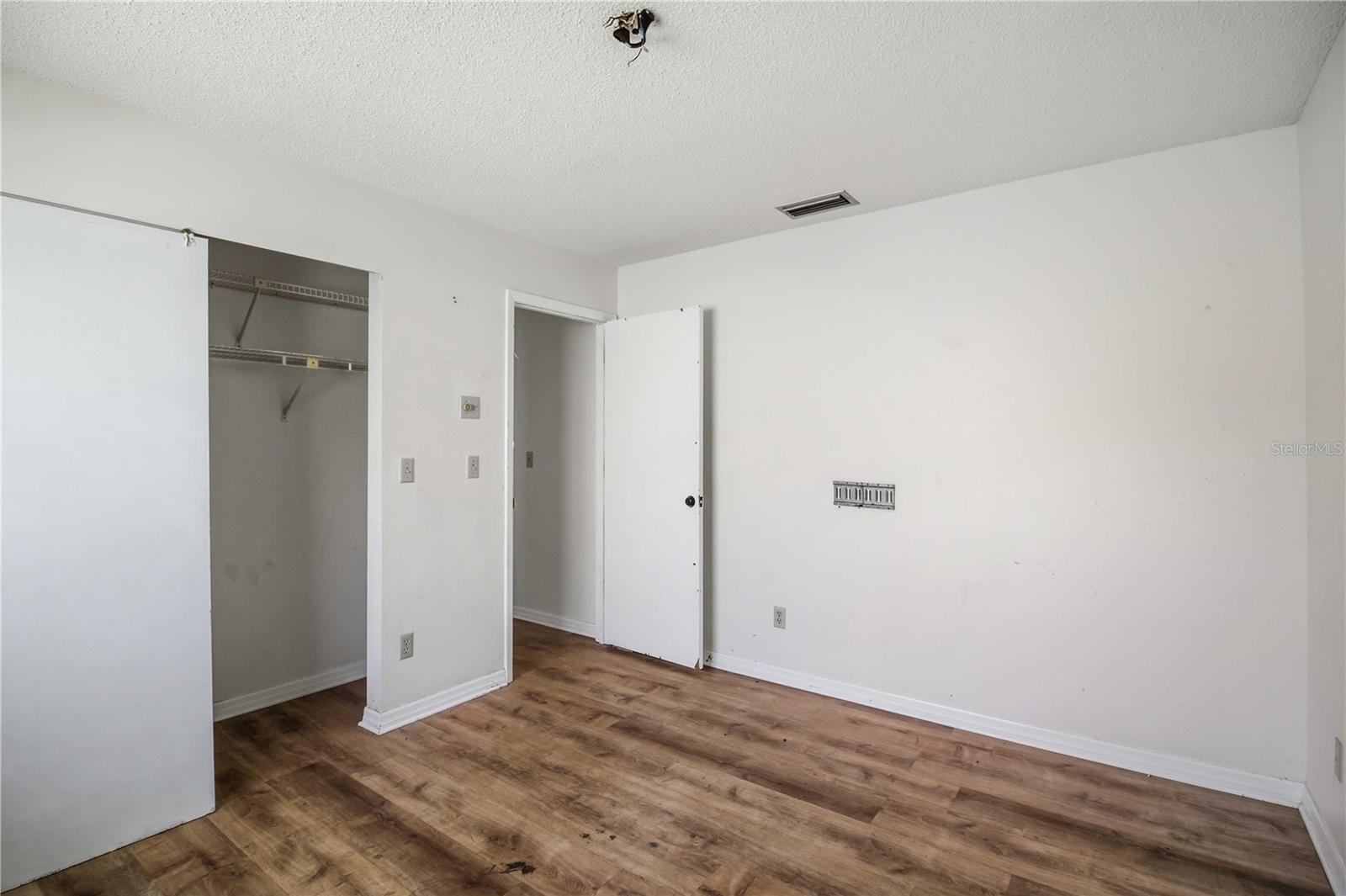 TOWN & COUNTRY ESTATES - Residential