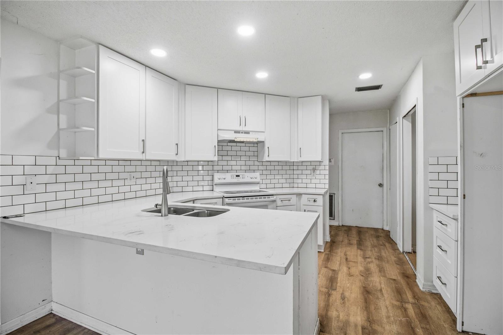 TOWN & COUNTRY ESTATES - Residential