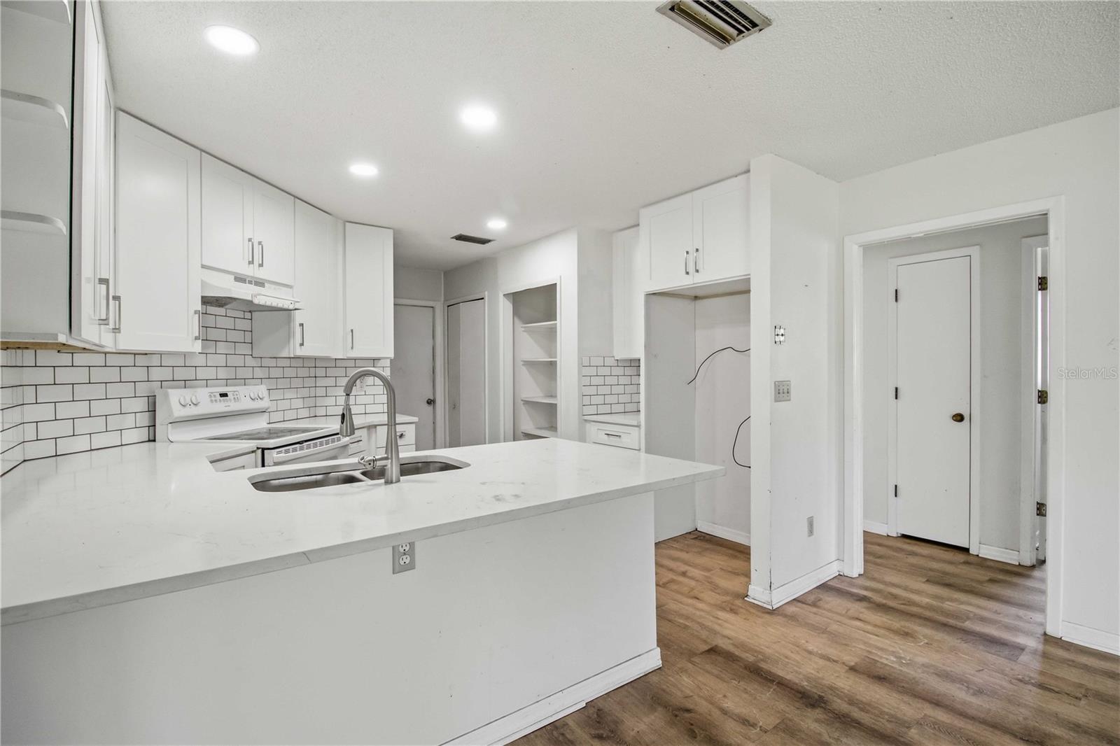 TOWN & COUNTRY ESTATES - Residential