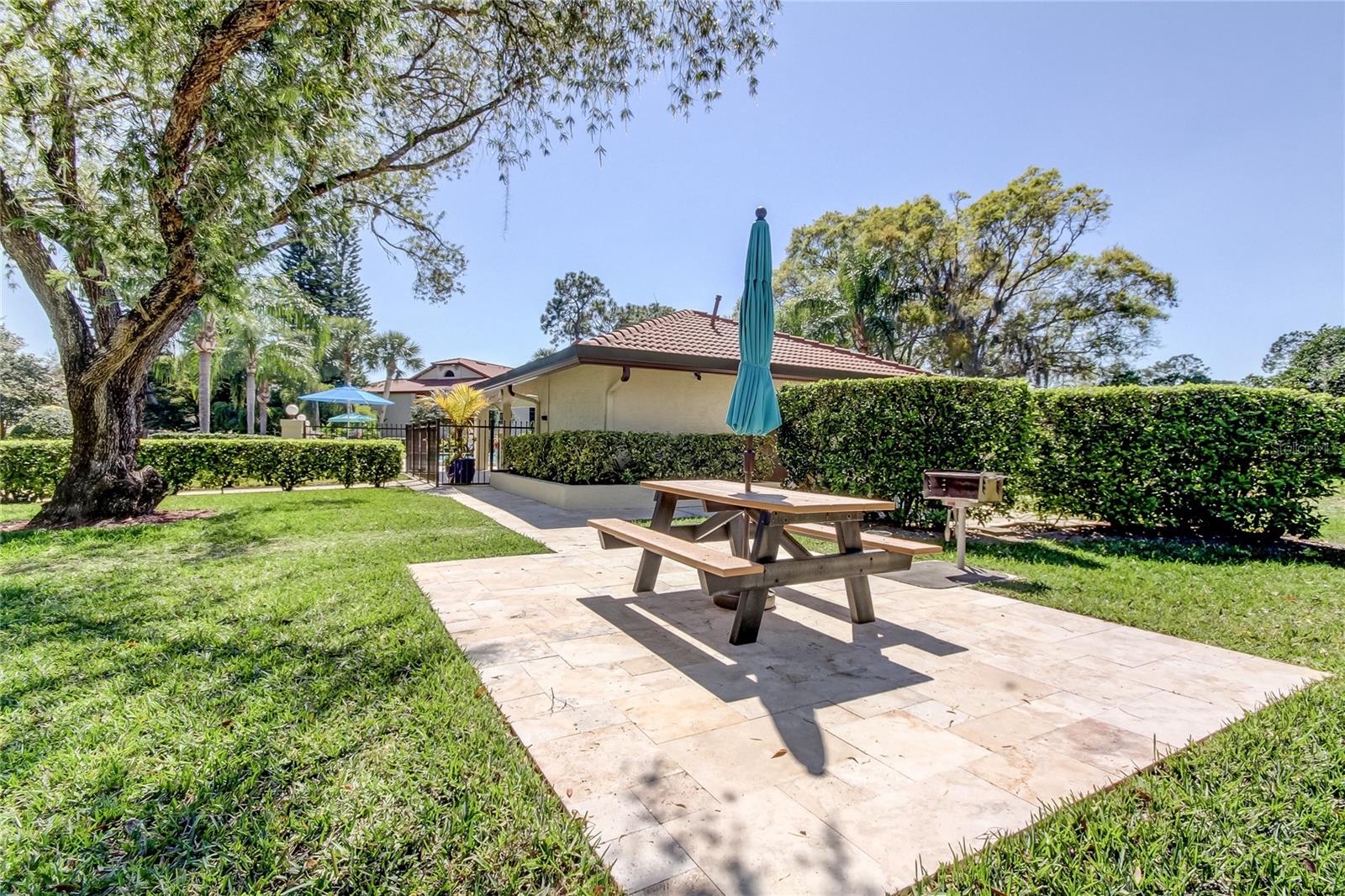 EL PASADO A CONDO - Residential Lease