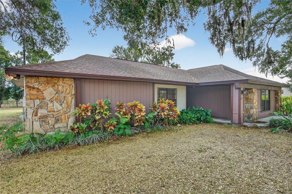 Photo of 1825 Streetman Drive, Lithia, FL 33547 (MLS # TB8440845)