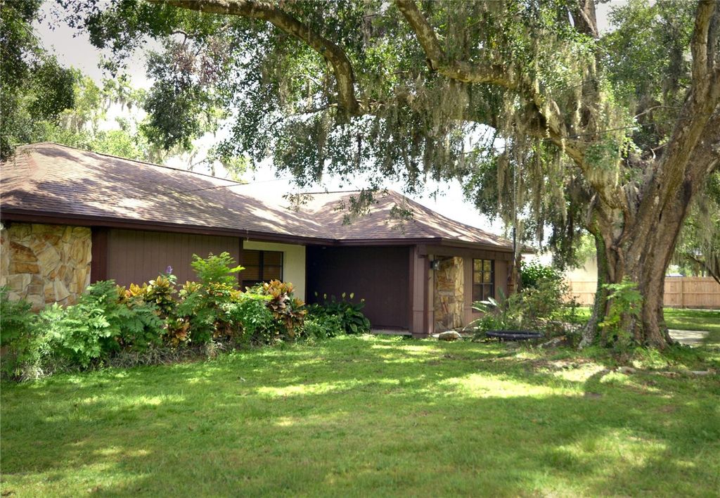 Photo of 1825 Streetman Drive, Lithia, FL 33547 (MLS # TB8440845)