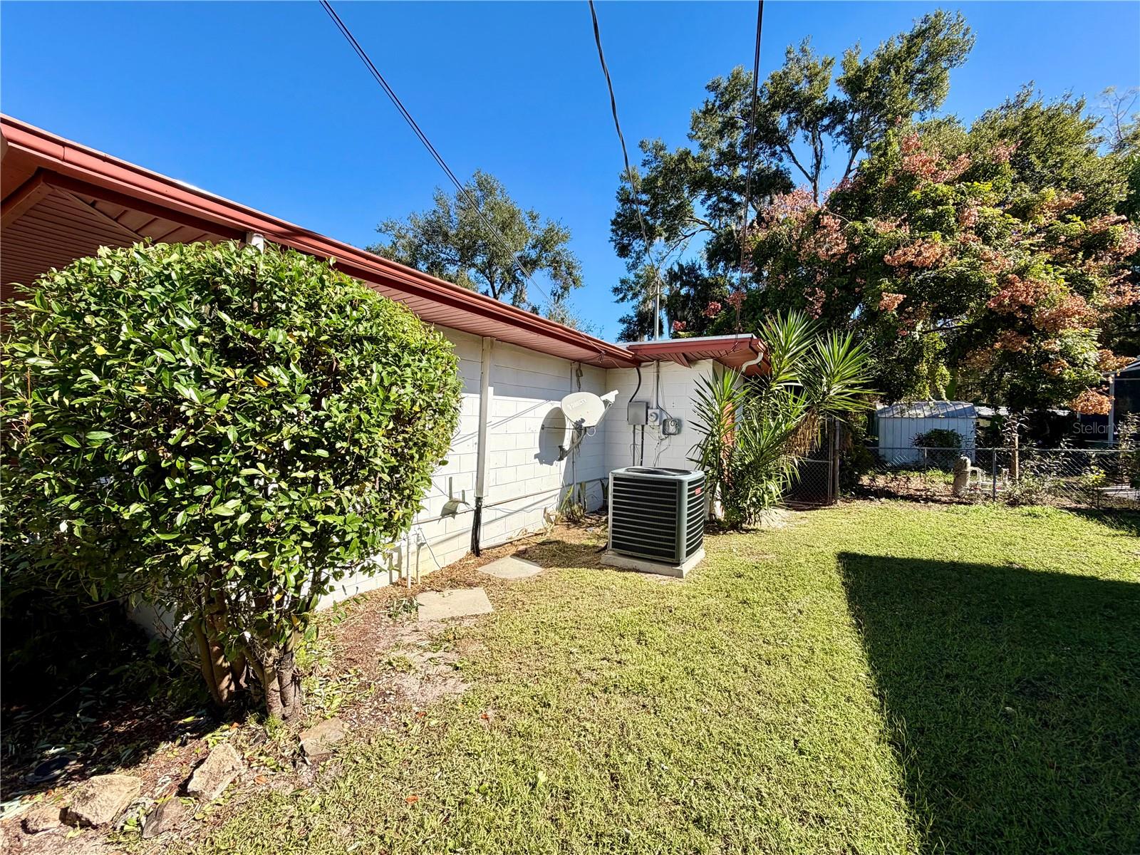 LEESBURG BEACH GROVE - Residential