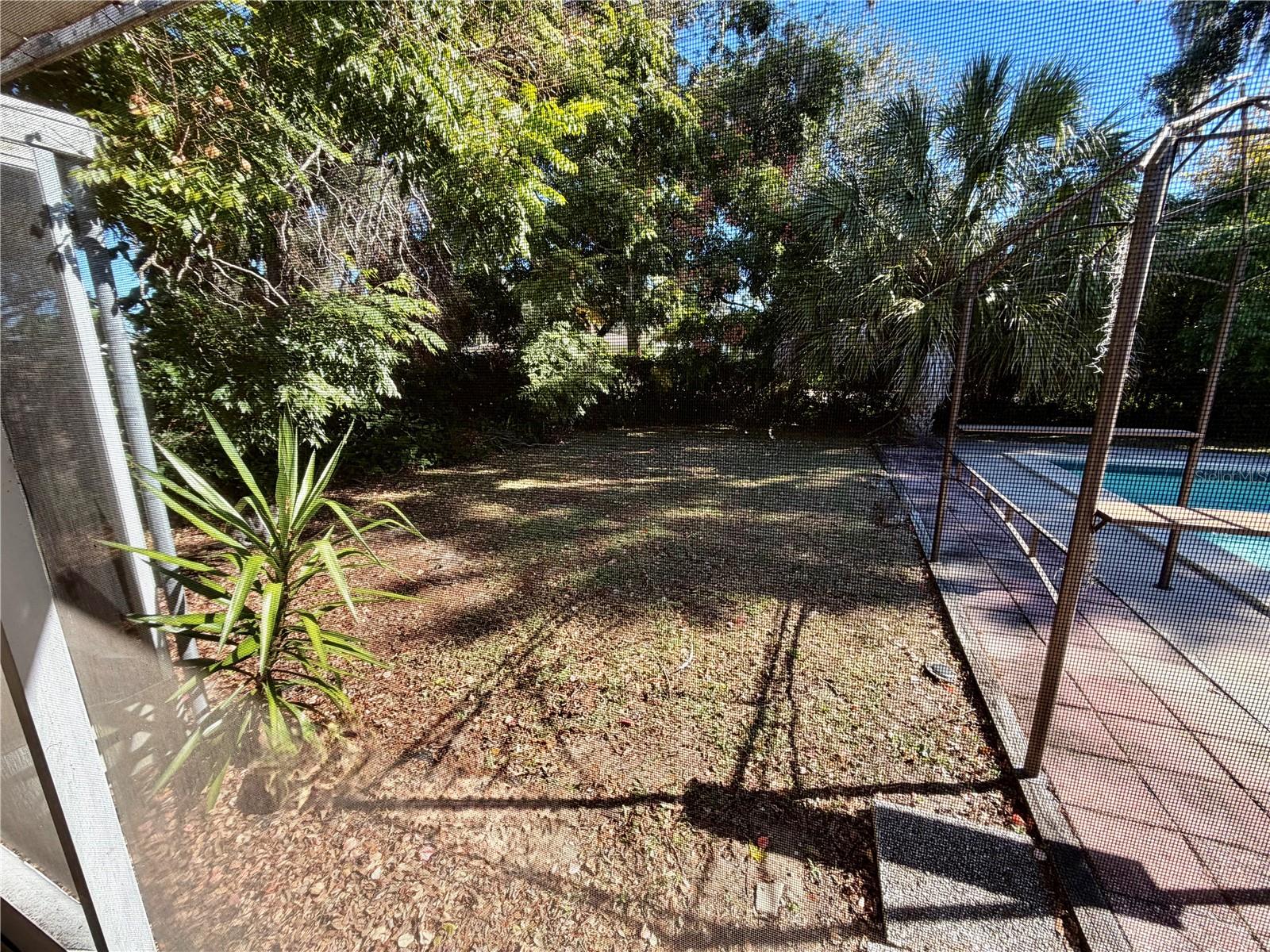 LEESBURG BEACH GROVE - Residential