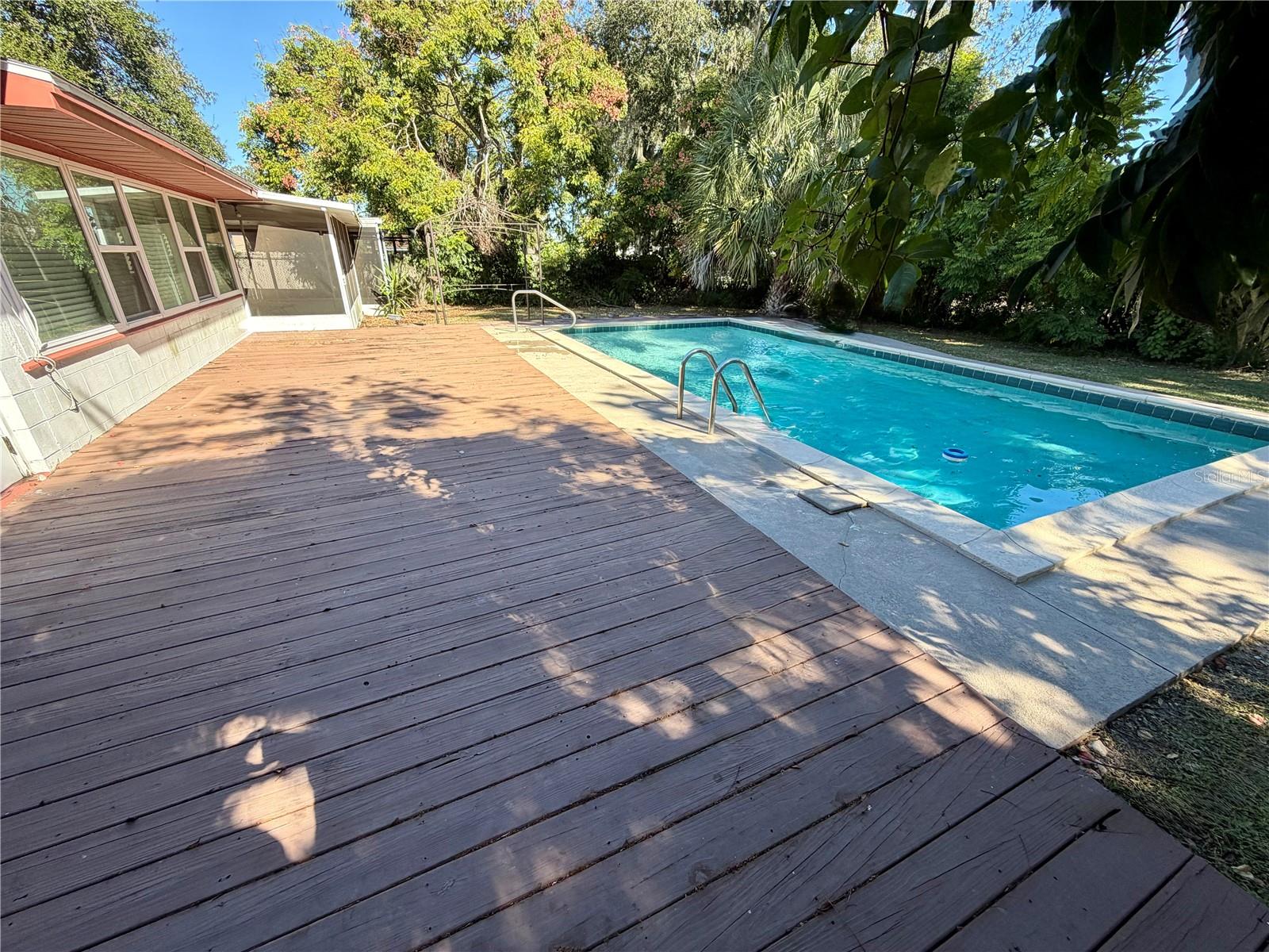 LEESBURG BEACH GROVE - Residential