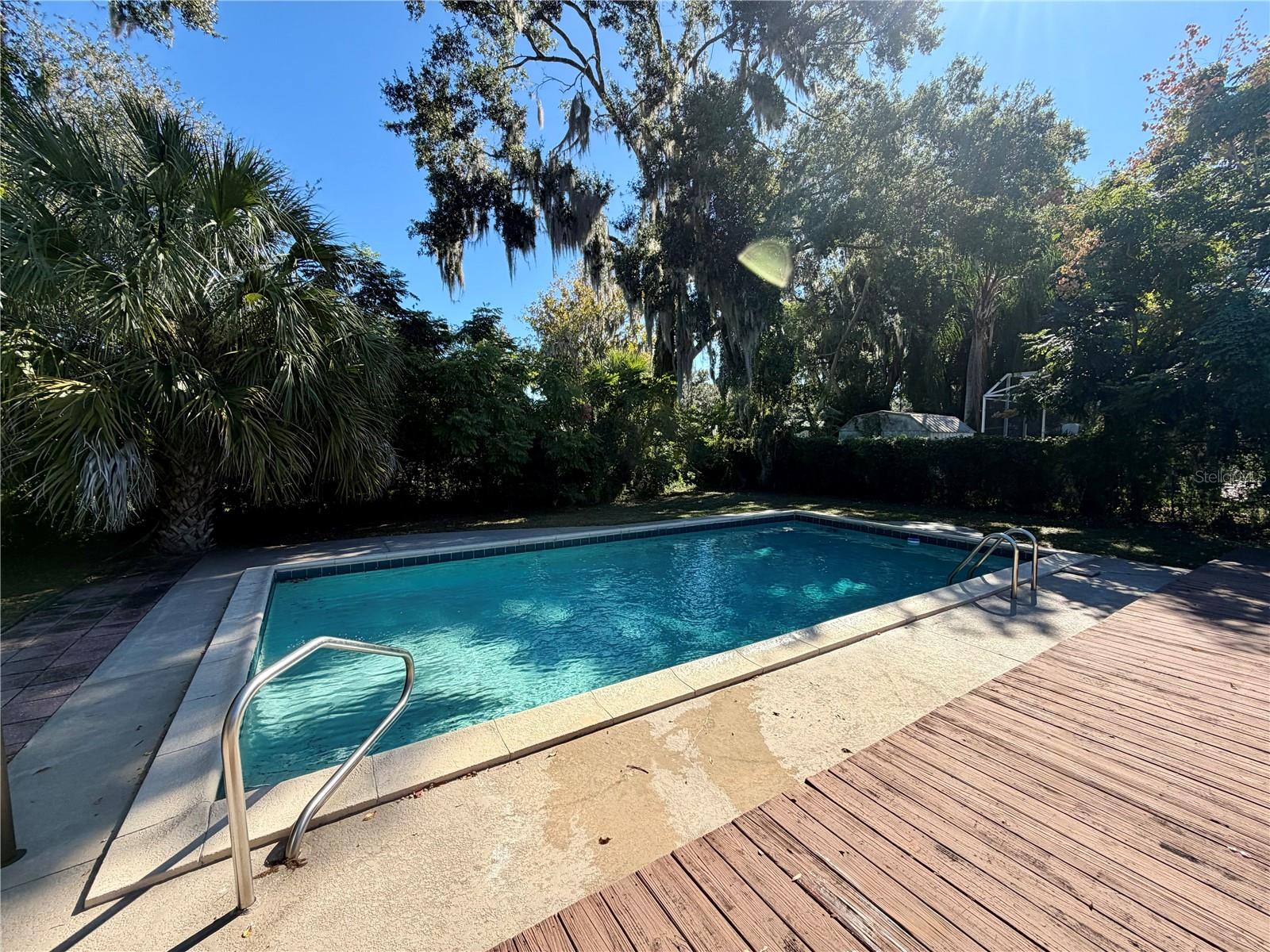 LEESBURG BEACH GROVE - Residential