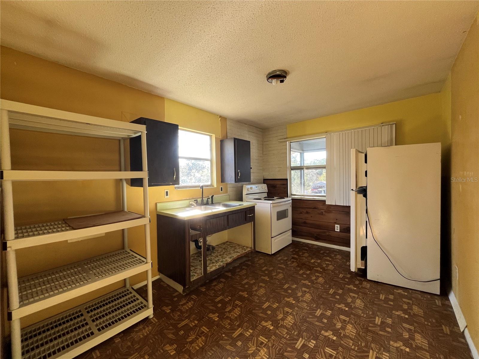 FRST LAKES PARK - Residential