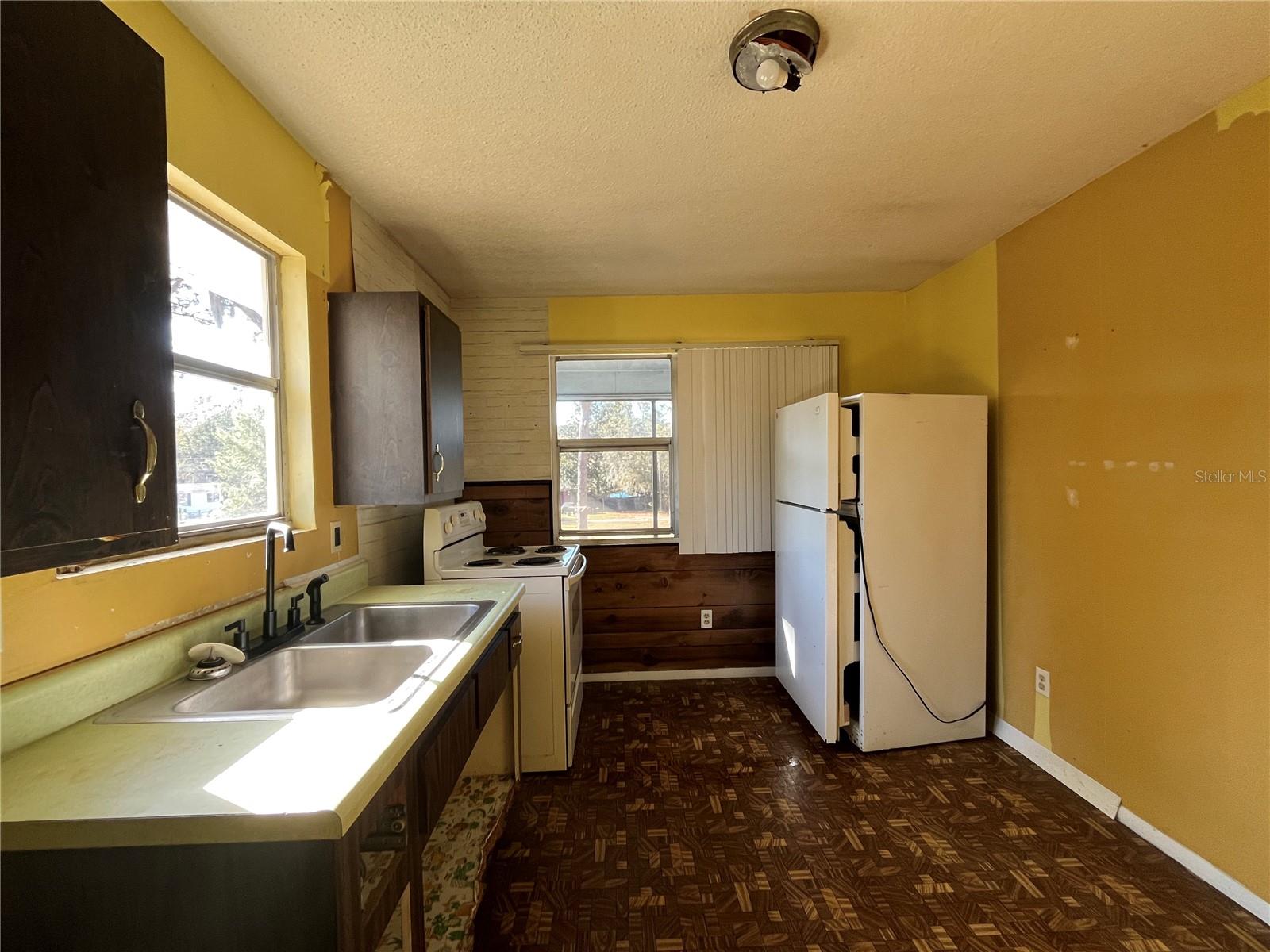 FRST LAKES PARK - Residential